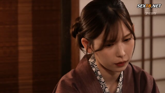 ãEng SubãIPZZ-250- Unexpectedly sharing a room with my boss