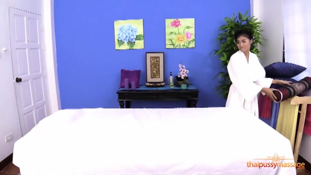 Seductive Thai Girl Takes Masseur Cum Deep In Her Pussy