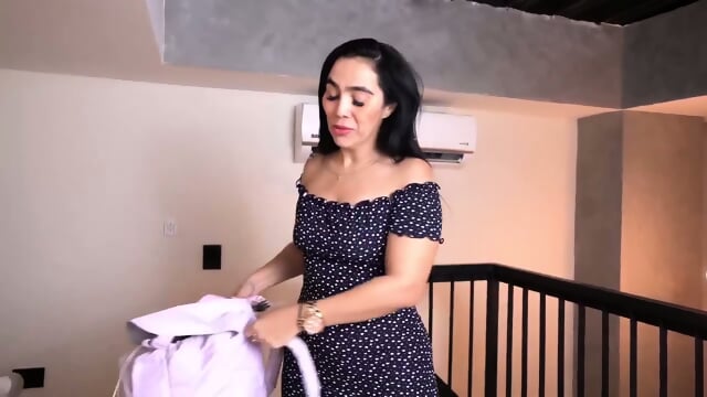 Sara Black Se Chuta A Su Hijastro