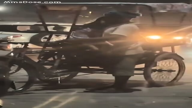 Rich High Class Drunk Indian Girl Giving Handjob to Rikshawala on Street Full video link -  https://s.id/qjCU1