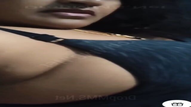 Tamil moratu kaaji aunty shows her boobs ok tango