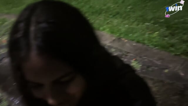 Sexy Colombiana tart sucks in public park with random stranger - incredible xxx porn!