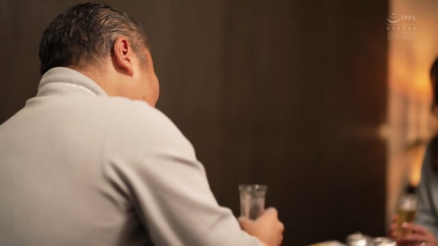 A night of staring into the eyes of a married woman's subordinate who was sharing a room with me, whispering in my ear so close I could hear his breathing. Iroha Natsume