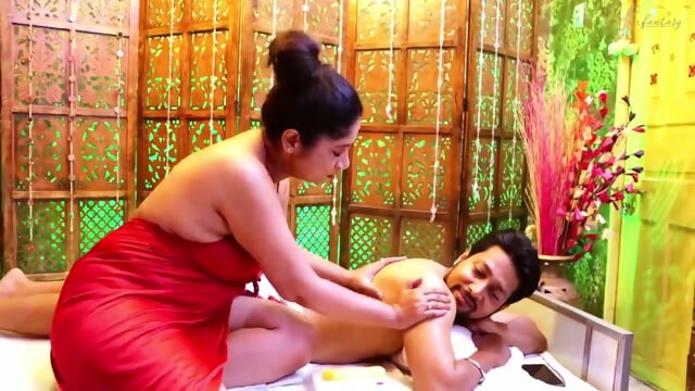 House Owner Seduces Sexy Servant Saheli Maitra for Hot Massage ððð