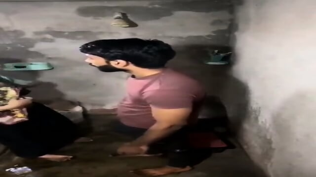 PaKIsTanI Pakistani Ladke Ne Padosi Ki Ladki Ko Bathroom Me Bandh Kr Choda - Indian Desi Hindi Sex MMS Videos Leaked Viral Adult Porn