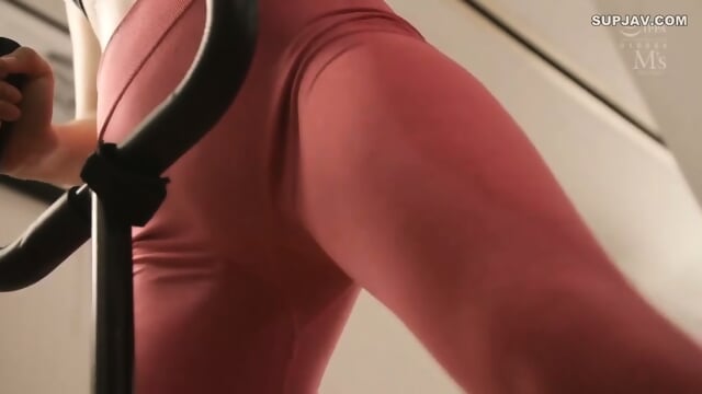 Gym new trainer is my ex-boyfriend (Akari Neoo)