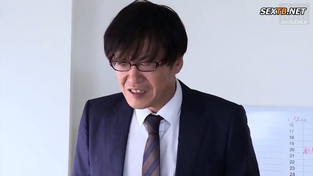 The Boss And His Underling's Wife 11 - A Pale-Skinned Married Woman Gets Her Whole Body Licked By Her Husband's Boss