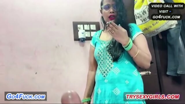 Pados wali bhabhi Ne pados wale ladke ka land Munh Mein Lekar  Blowjob