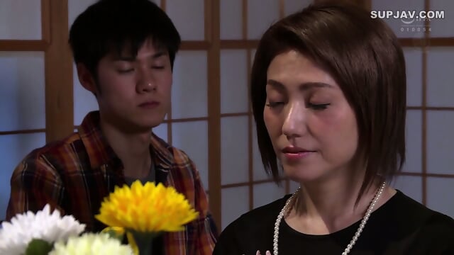 Me Who Overlapped The Body With His Fathers Ex-girlfriend Who Met When He Returned Home In The Memorial Service. Amano Tsubaki