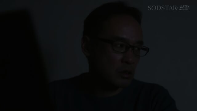 I won't allow a flight attendant to abandon me, a veteran pilot nearing retirement age. I'll do whatever I want with a brainwashing salon! Nagisa Ren