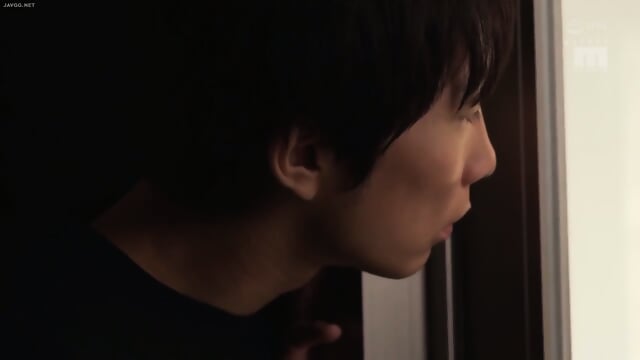 Sexy moms friend Yuri Honma misses the train