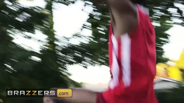 BRAZZERS - Hailey Rose Gets Double Teamed By Hollywood And Jodie In A Wet And Wild Threesome