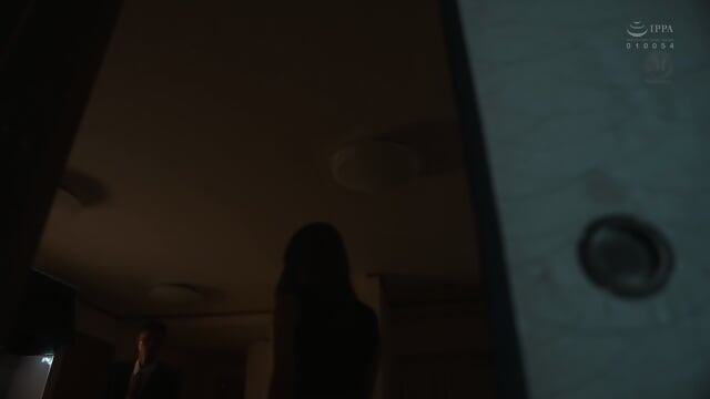 Happening Bar Married Woman NTR "It's for you..." My wife said, but before she knew it, she was obsessed with the men who flocked to her. Nao Jinguji