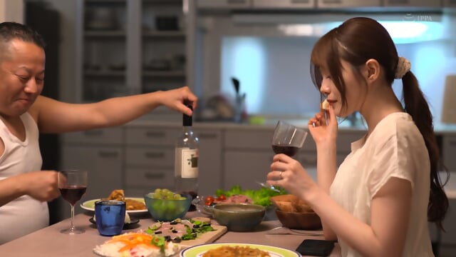 From morning to night when you are away from home, I am constantly made to cum by my father-in-law's tongue licking technique... My perverted father-in-law only gets an erection for me, and his twisted NTR relationship with Aizawa Minami