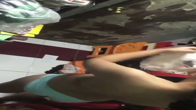 NGINTIP KAKAK GANTI BAJU