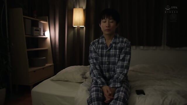 A Married Woman Who Was Given A Spare Key To Her Room Alone Is Creampied By A Male Student Until He Graduates. Rinka Ono