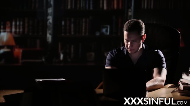 Blindfolded dude fucks the sweet pussy of slutty Kitana Lure