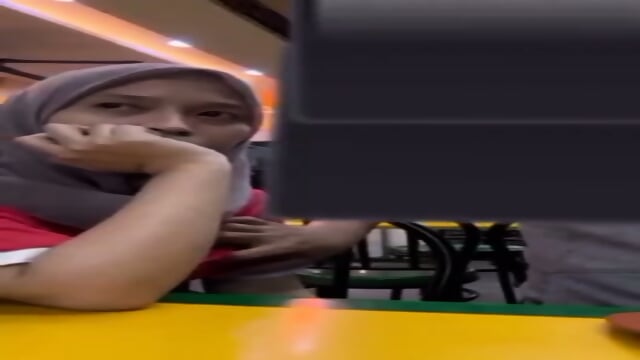 Awek Tudung Kat Public