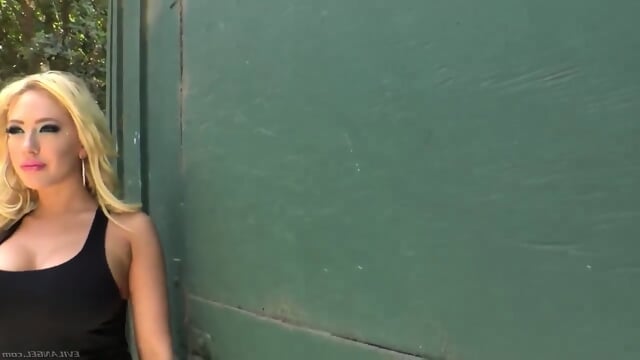 Kagney Linn Karter oil anal