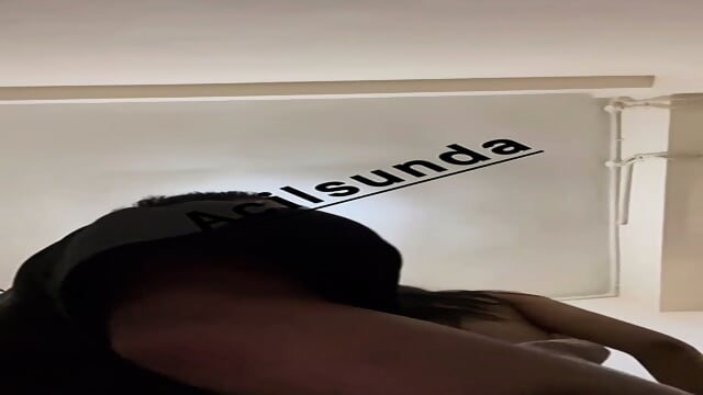 Gara - gara hutang, kakak ini tega serahin adiknya demi melunasi hutangnya bahkan di crot 2 kali luar dan dalam