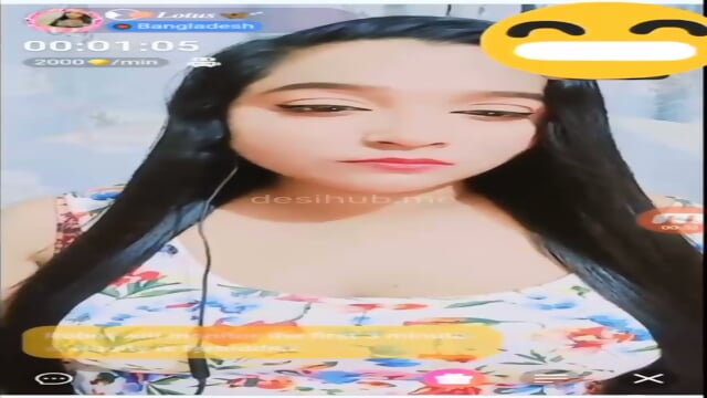 Horny Desi Girlfriend Teases with Fat Boobs & Tight Pussy, Gives a Sneak Peek of Her Wet Lips