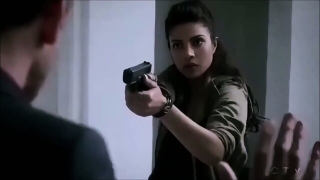 Bollywwod nutcracker INDIAN BALLBUSTING sexy HINDI actress kick in the balls