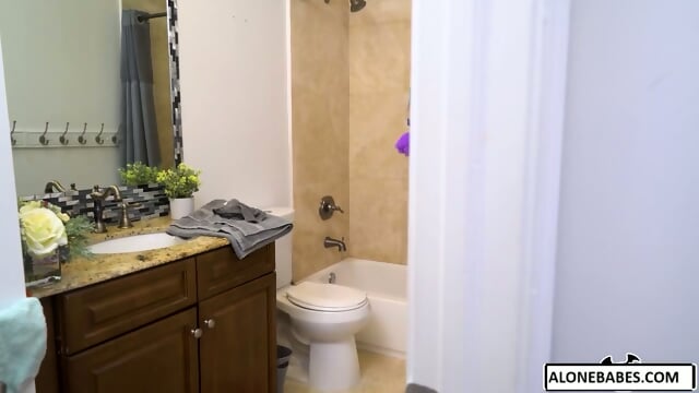 molly little she loves massive black cock_1