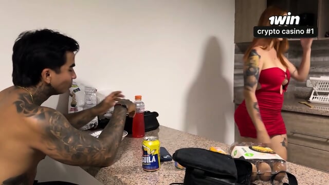 LogrÃ© Convencer A Mi Madrastra MILF Para  Follara Duro  Cocina. Ella No Pudo Resistirse