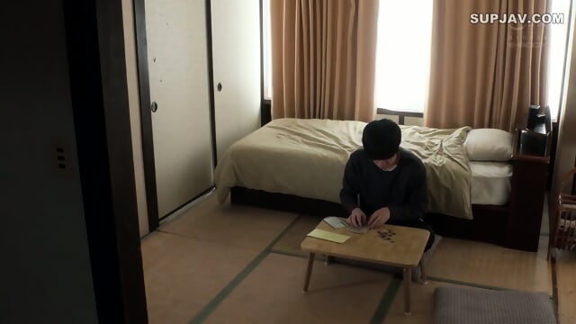 I'm Just An Ordinary Convenience Store Clerk Working In The Downtown Area, But I Fell In Love With A Popular Hostess With A Great Figure