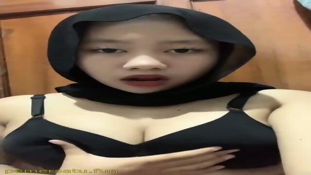 Abg elin hijab 18yo colmek dikamar enak banget