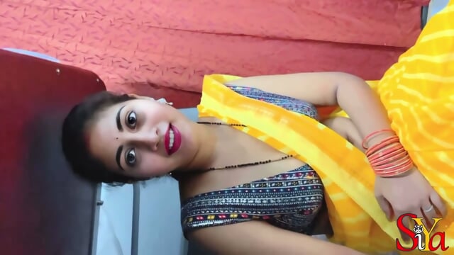 Indian Siya Bhabhi Honeymoon in Train with Strange Passenger