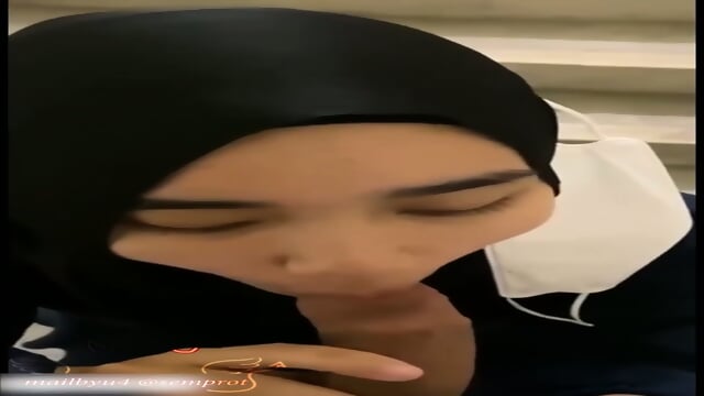 Hijab malay sepong kontol guru ditangga sekolah