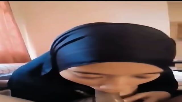 Tante hijab ukhti sepong kontol ponakan crot dimulut