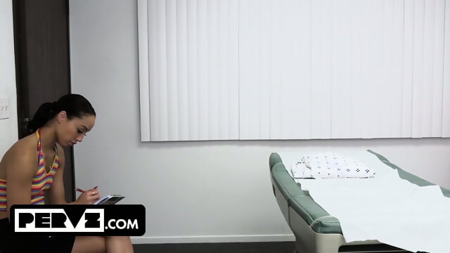 Pervz - Lustful Ebony Babe Alexis Tae Receives Special Pussy Treatment From A Muscular Doctor