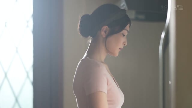 My Older Sister, Who Has A Husband, Accompanied Me, A Virgin, To Practice Kissing. She Went Out Of Control And Kept Cumming Inside Me. Sodstar X Pink Family Honjo Suzu