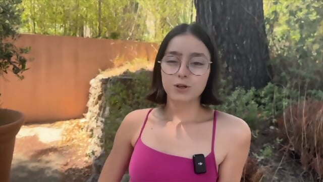 Penelope 19 Years Old Cosmetics Sales Woman In Paris