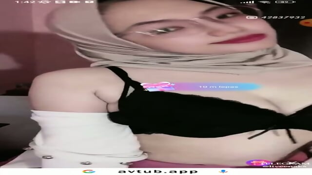 Hijab Manis Toge Joget Lepas Bra