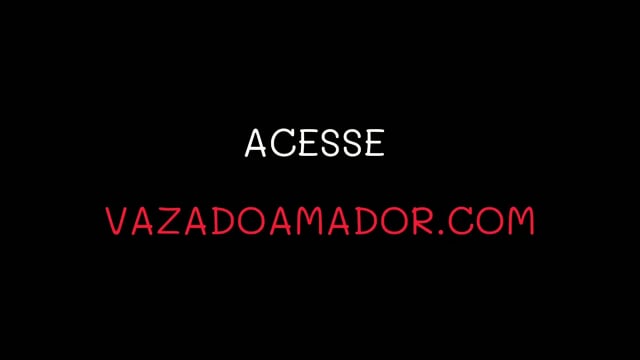 Fumando e fodendo a buceta da gostosa de quatro vazou na net