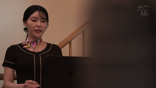 Married Woman's Home Salon: Young Wife Esthetician Rei Kuroshima Falls for Her Scumbag Neighbor's Dirty Big Cock