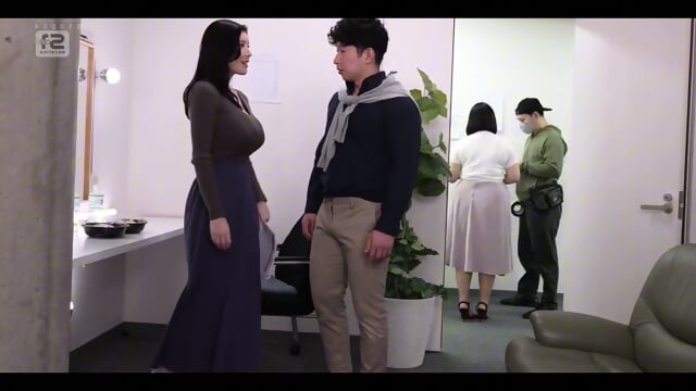 When Your Partner Is In Front Of You, You'll Be Targeted By This Beautiful Woman Who Will Whisper Dirty Talk, Give You A Titjob, And Seduces You Into An NTR (cuckold) Relationship. Hikaru Nagi