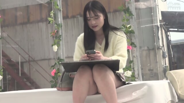 Escape from the MM Van: A Female College Student's String of Friendships Project: Call a Friend and Use Her as a Substitute Within 30 Minutes to Escape from the Closed Room! Once the Time Limit is Up, Get a Big Dick! 11: Even After Cumming, the Intense Pi