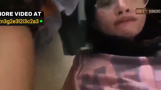 Nicole Reyes nag fingers