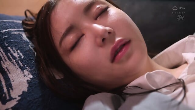 I got drunk in front of my boss, whom I hate... Suddenly we were sharing a room - Miu Shiramine