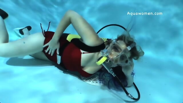 Aquawomen - Mantis FFM and a Jantzen One Piece! (Elise)