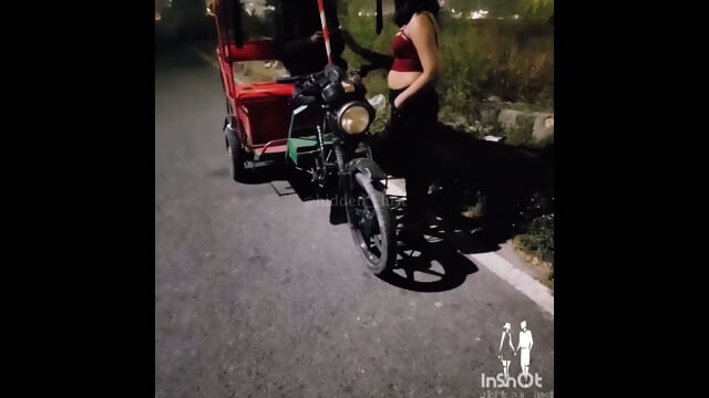 Jaisalmer girl Smriti Jain viral video road me peshab wali