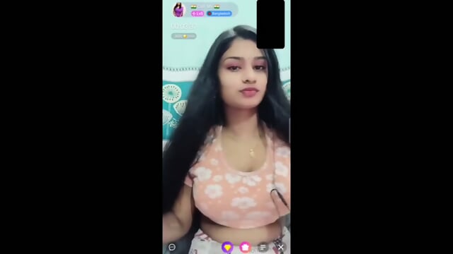 Bengali girl big boobs aur pussy dikhati hai xxx cam show par