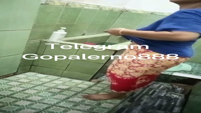 Ngintip mandi ibu ibu semok