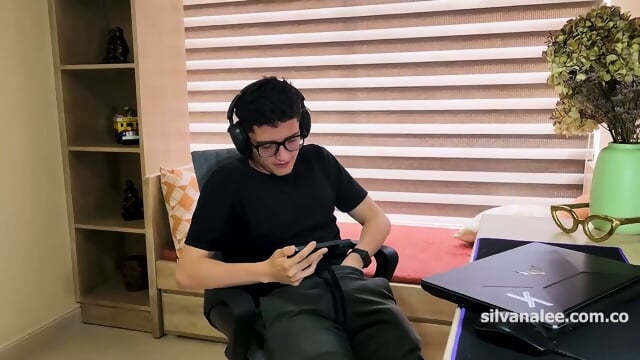 La Sexy Y Caliente MILF Colombiana Silvana Lee Le Cumple El Deseo A Chico Con Verga Grande Pipe Boy