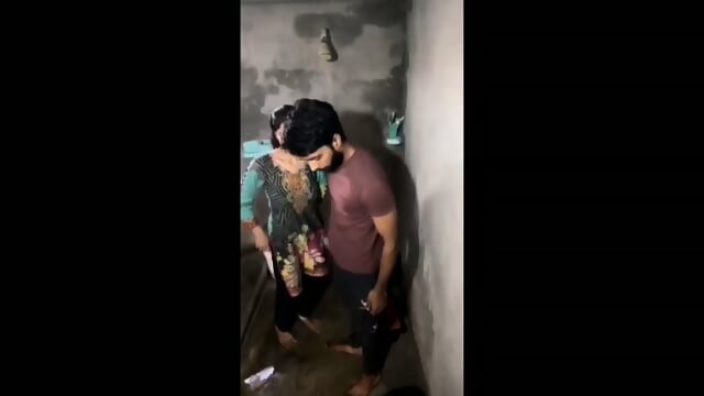 Honeymoon Pe Biwi Ki Gand Mein Lund Indian Desi Hindi Sex MMS