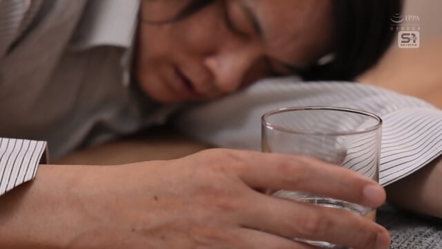 Fucked By A Creepy Perverted Father in law's Sticky Licking... A Delicate Young Wife's Pussy Is Sucked And  Cum Over And Over Again Karen Ishida